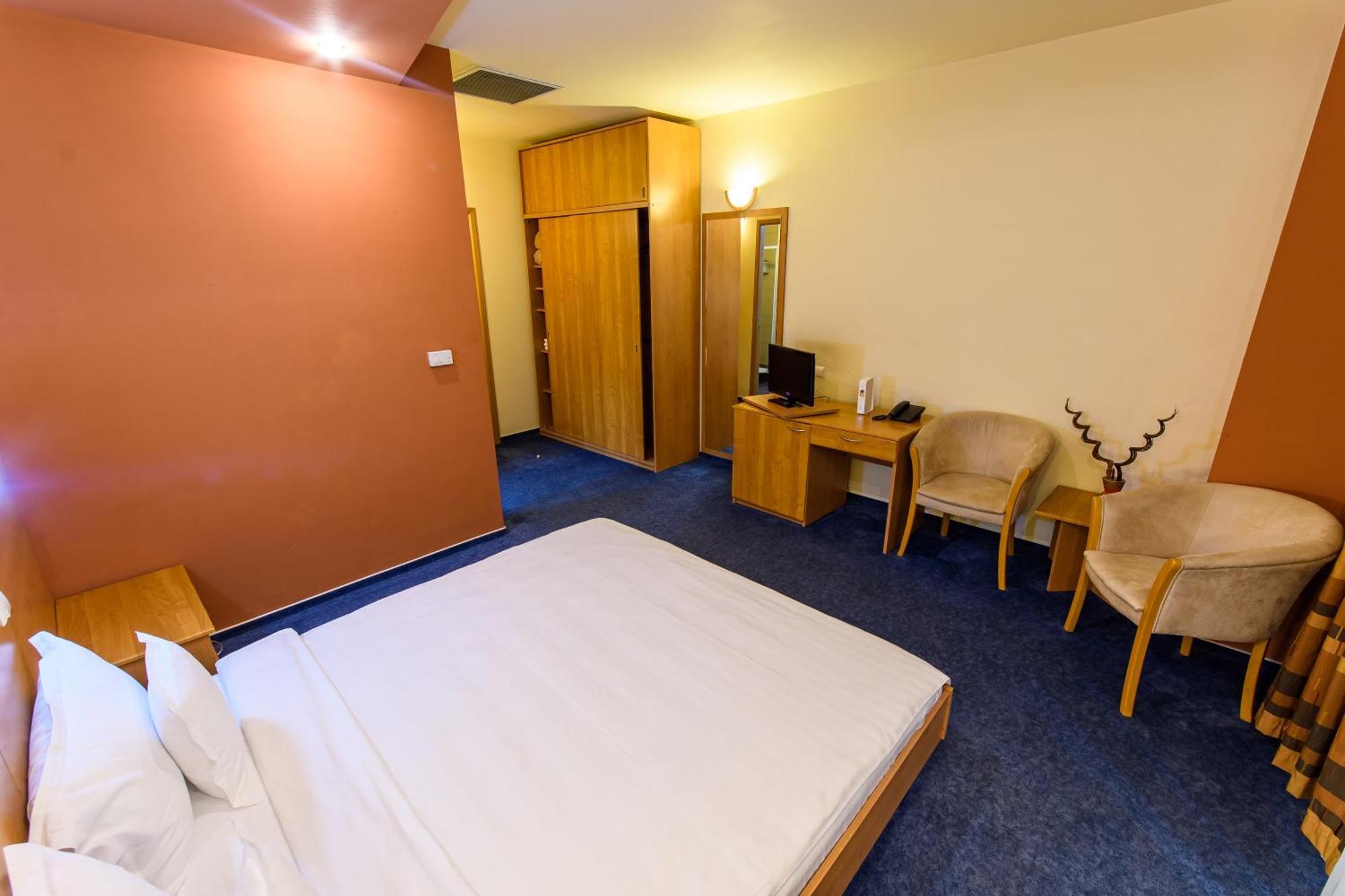 Hotel Torontal Timisoara Esterno foto