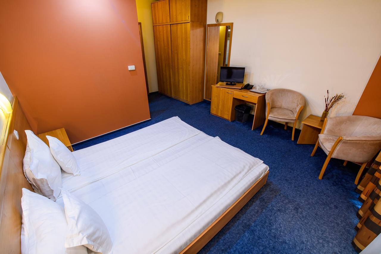 Hotel Torontal Timisoara Esterno foto