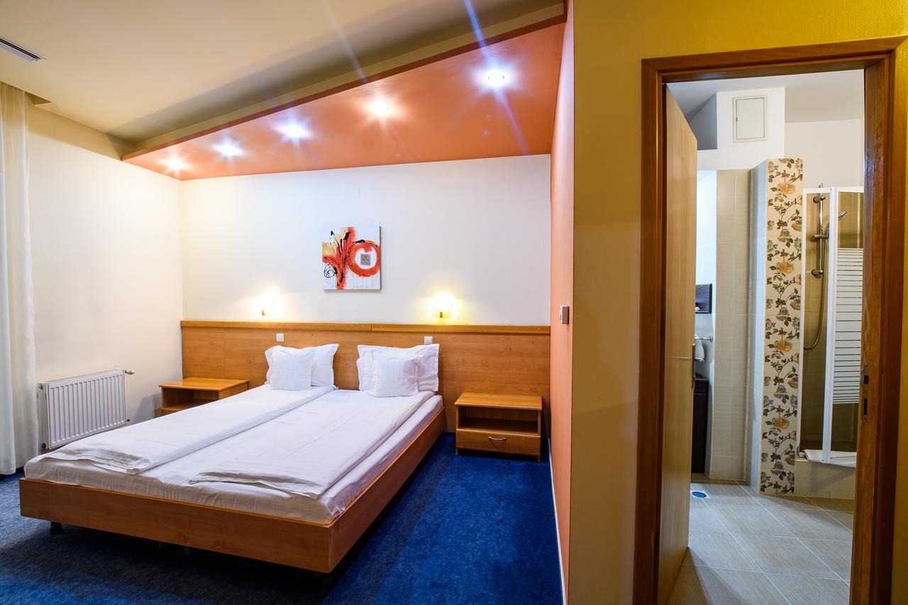 Hotel Torontal Timisoara Esterno foto